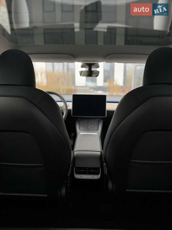 Внедорожник / Кроссовер Tesla Model Y 2023 в Киеве