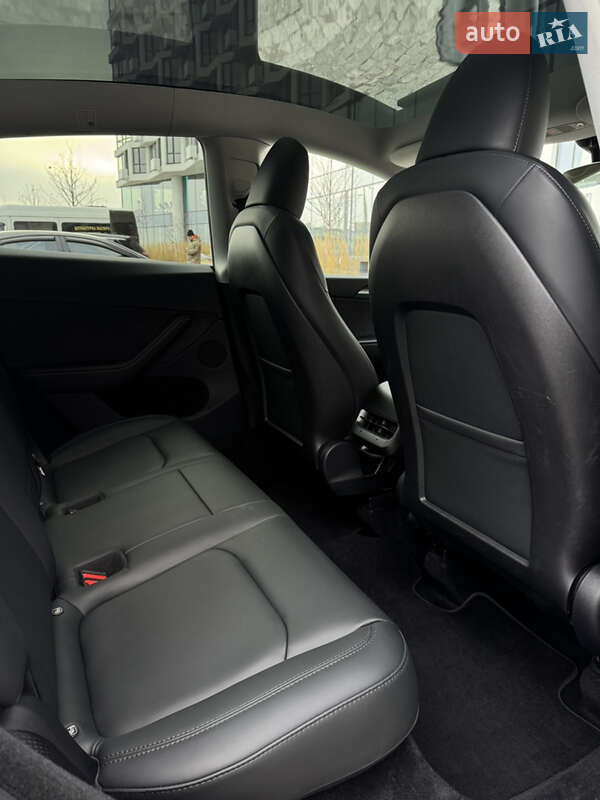 Внедорожник / Кроссовер Tesla Model Y 2023 в Киеве