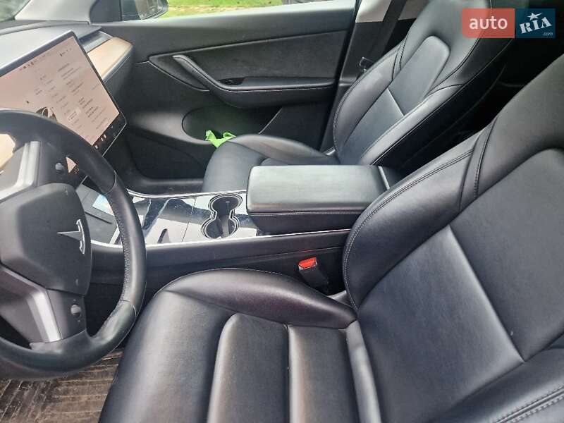 Внедорожник / Кроссовер Tesla Model Y 2021 в Киеве