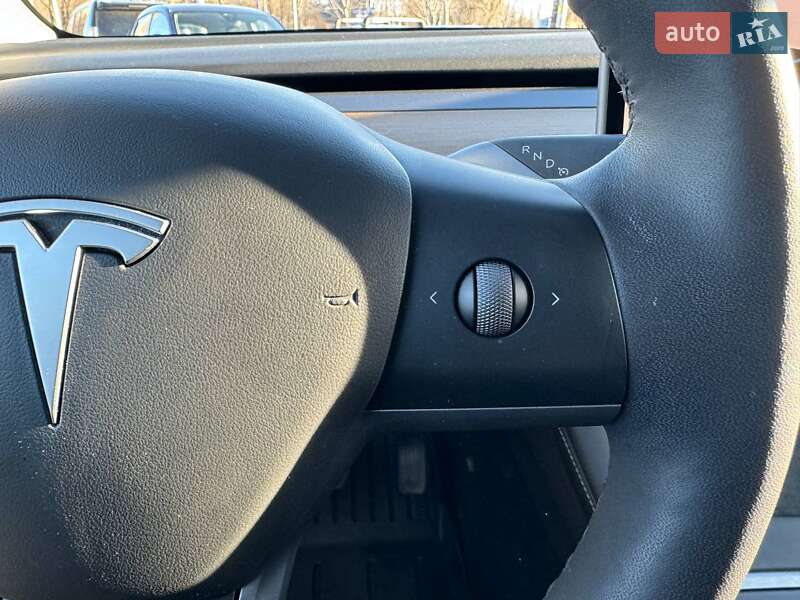 Внедорожник / Кроссовер Tesla Model Y 2023 в Киеве