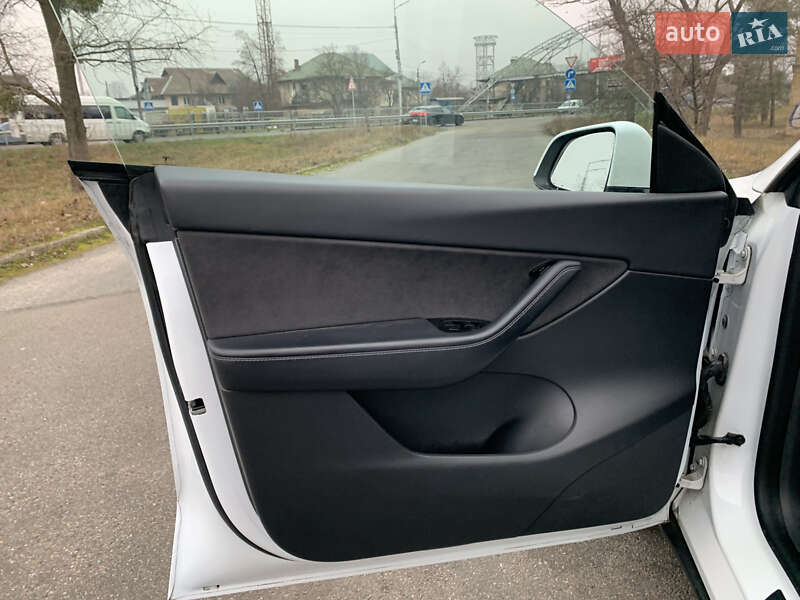 Внедорожник / Кроссовер Tesla Model Y 2020 в Киеве