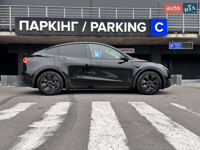 Внедорожник / Кроссовер Tesla Model Y 2024 в Киеве