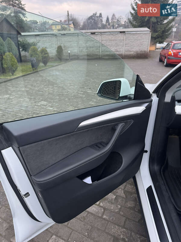 Внедорожник / Кроссовер Tesla Model Y 2024 в Львове