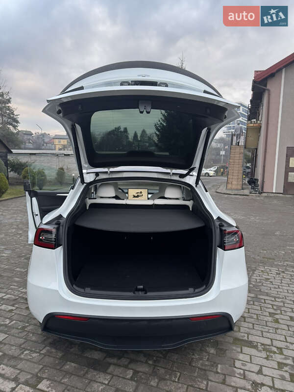 Внедорожник / Кроссовер Tesla Model Y 2024 в Львове