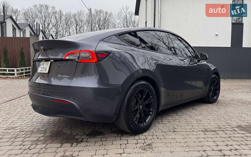 Tesla Model Y 2022