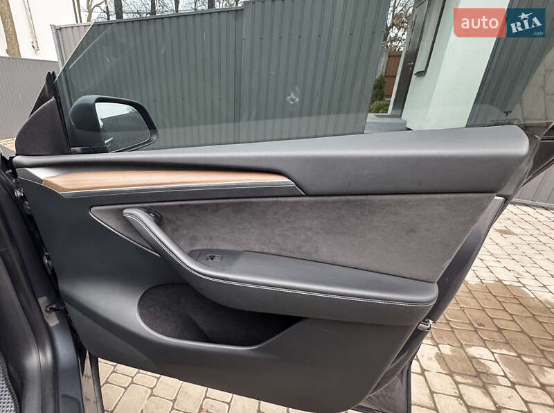 Внедорожник / Кроссовер Tesla Model Y 2022 в Киеве