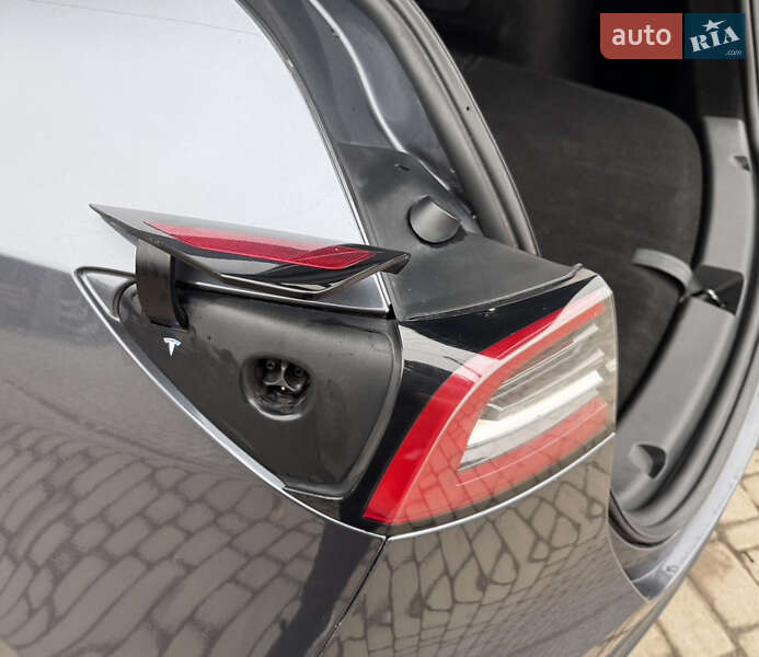 Внедорожник / Кроссовер Tesla Model Y 2022 в Киеве