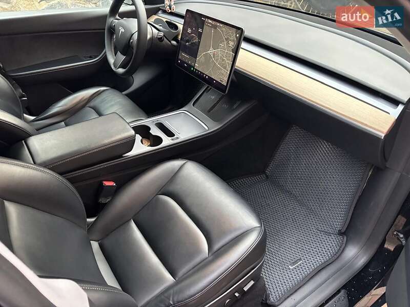 Внедорожник / Кроссовер Tesla Model Y 2021 в Львове