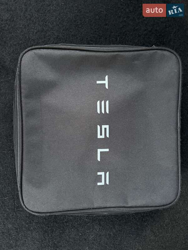 Внедорожник / Кроссовер Tesla Model Y 2021 в Львове