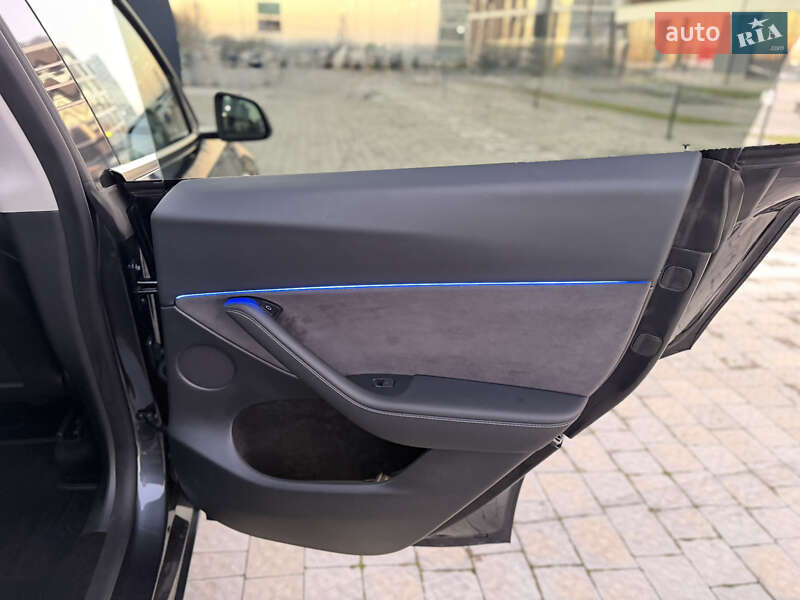 Позашляховик / Кросовер Tesla Model Y 2024 в Львові