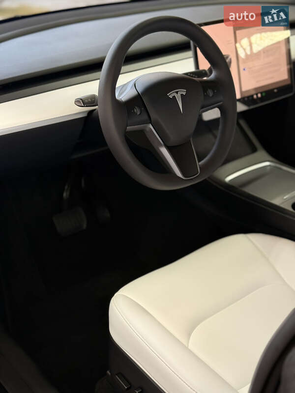 Внедорожник / Кроссовер Tesla Model Y 2025 в Львове
