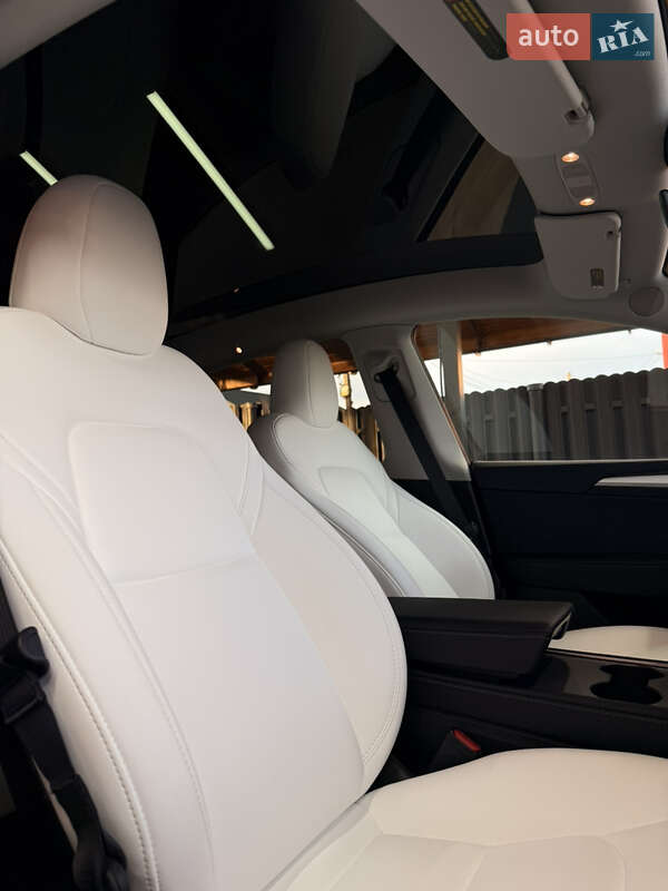 Внедорожник / Кроссовер Tesla Model Y 2025 в Львове
