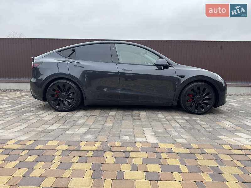 Tesla Model Y 2024