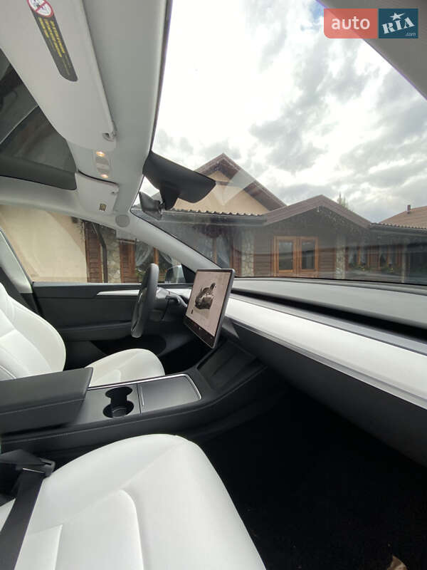 Внедорожник / Кроссовер Tesla Model Y 2024 в Львове