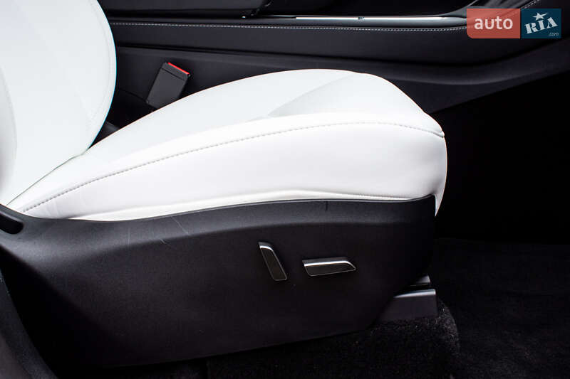 Внедорожник / Кроссовер Tesla Model Y 2024 в Львове