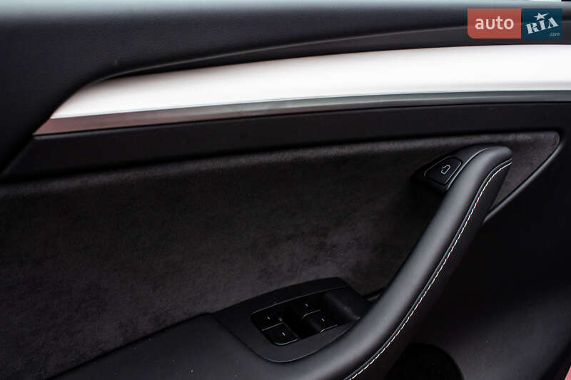 Внедорожник / Кроссовер Tesla Model Y 2024 в Львове