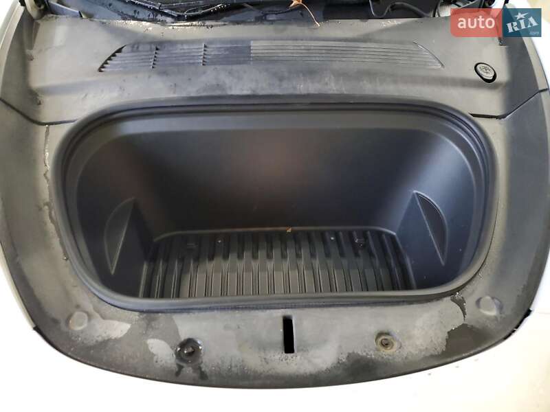 Позашляховик / Кросовер Tesla Model Y 2020 в Чернівцях