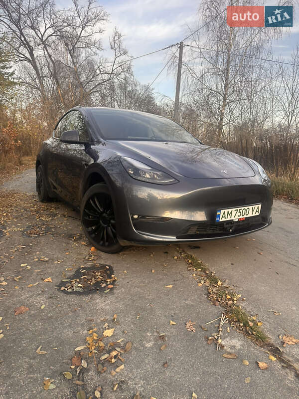 Tesla Model Y 2023
