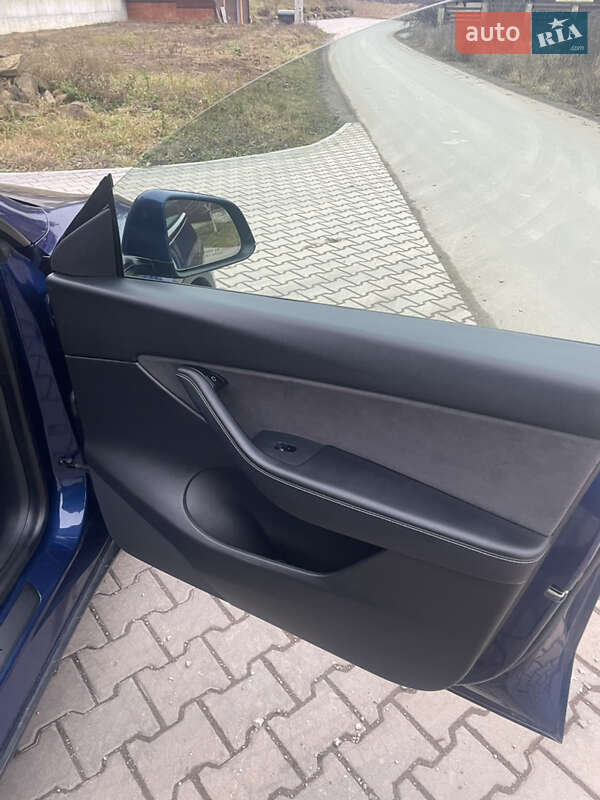 Внедорожник / Кроссовер Tesla Model Y 2021 в Тернополе