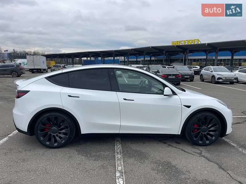 Внедорожник / Кроссовер Tesla Model Y 2023 в Киеве