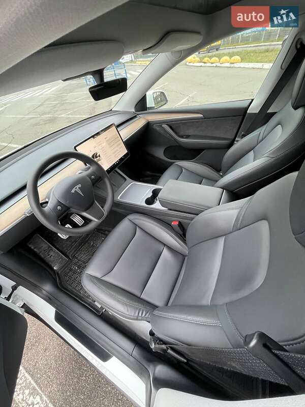 Внедорожник / Кроссовер Tesla Model Y 2023 в Киеве