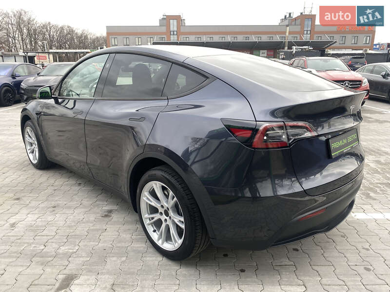 Позашляховик / Кросовер Tesla Model Y 2024 в Києві