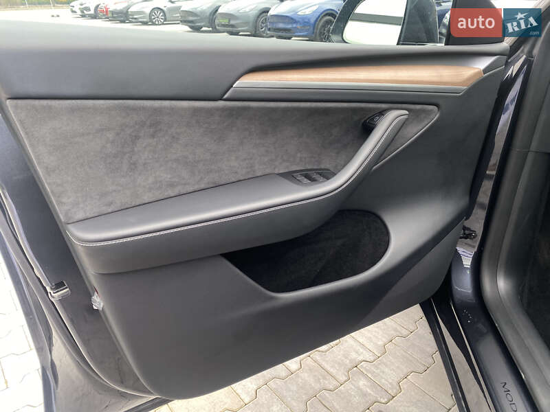 Позашляховик / Кросовер Tesla Model Y 2024 в Києві