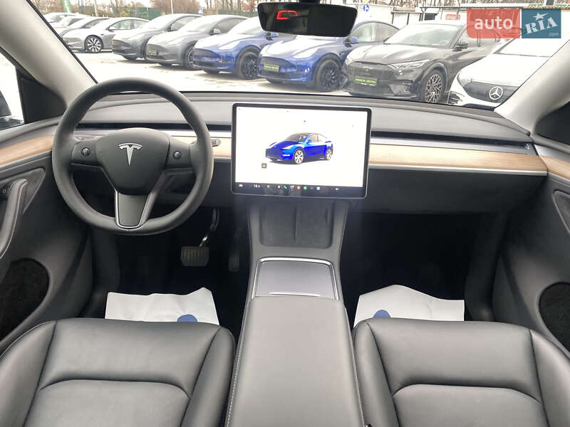 Позашляховик / Кросовер Tesla Model Y 2024 в Києві