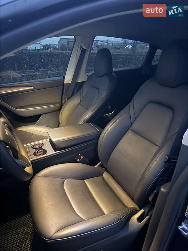 Внедорожник / Кроссовер Tesla Model Y 2023 в Киеве