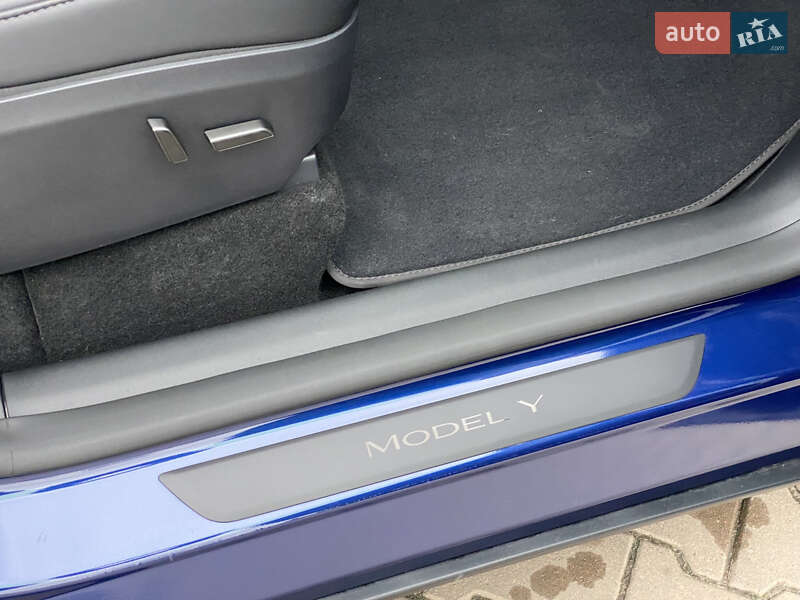 Внедорожник / Кроссовер Tesla Model Y 2024 в Киеве