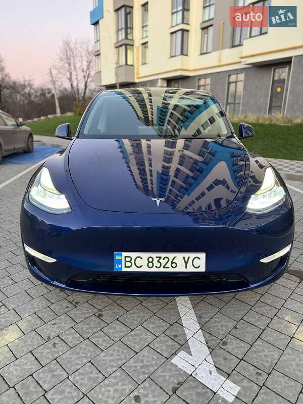 Tesla Model Y 2024