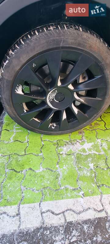 Внедорожник / Кроссовер Tesla Model Y 2023 в Львове