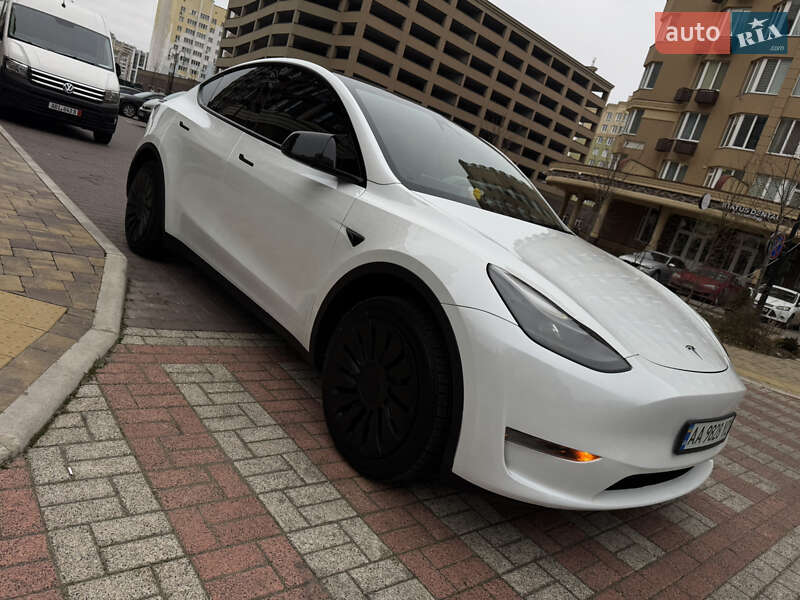 Позашляховик / Кросовер Tesla Model Y 2024 в Києві фото 6 Позашляховик / Кросовер Tesla Model Y 2024 в Києві
