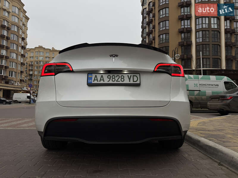 Позашляховик / Кросовер Tesla Model Y 2024 в Києві фото 2 Позашляховик / Кросовер Tesla Model Y 2024 в Києві
