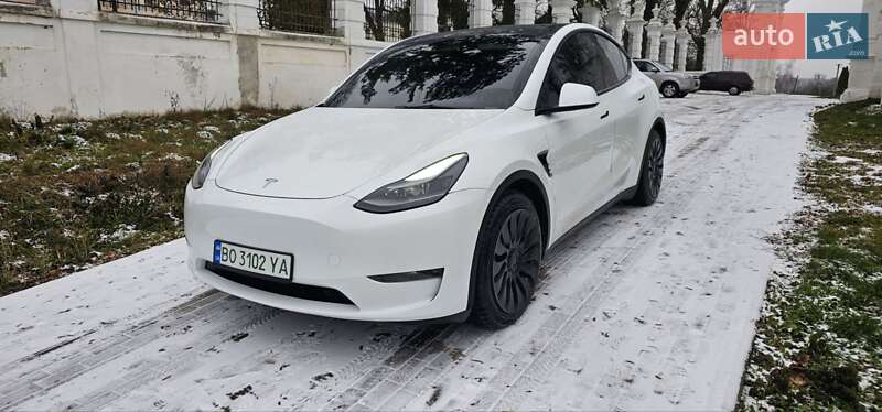 Tesla Model Y 2023