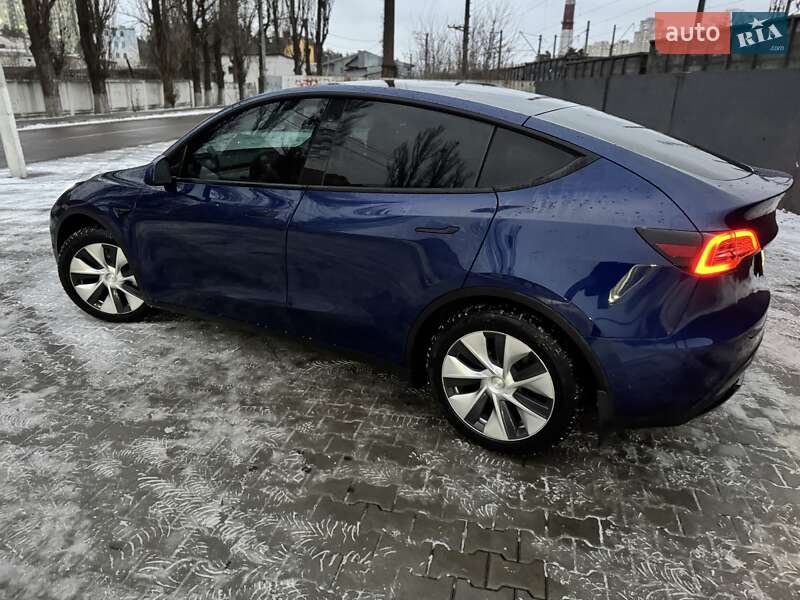 Внедорожник / Кроссовер Tesla Model Y 2021 в Киеве