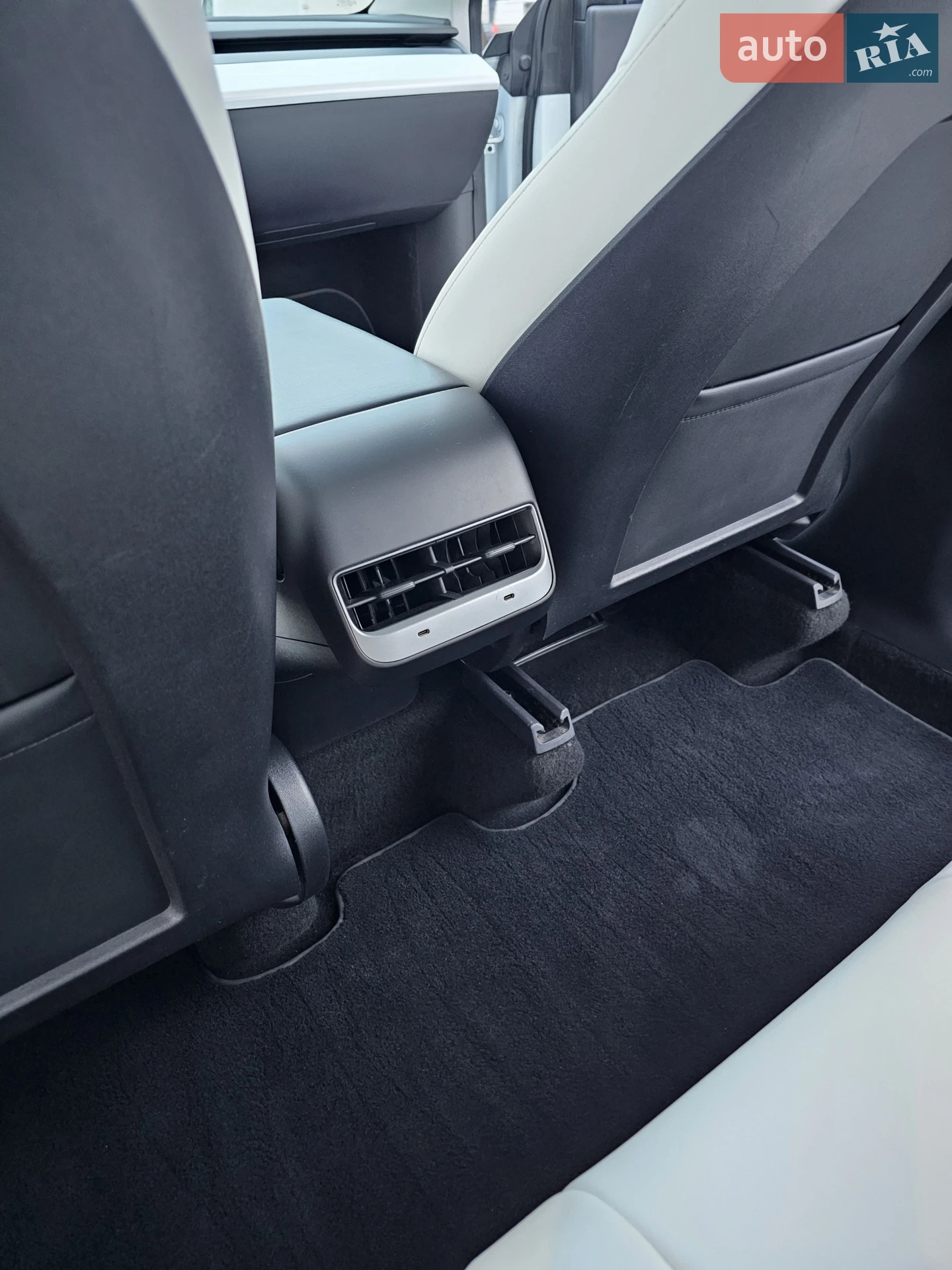 2020 Tesla Model Y - мініатюра 36