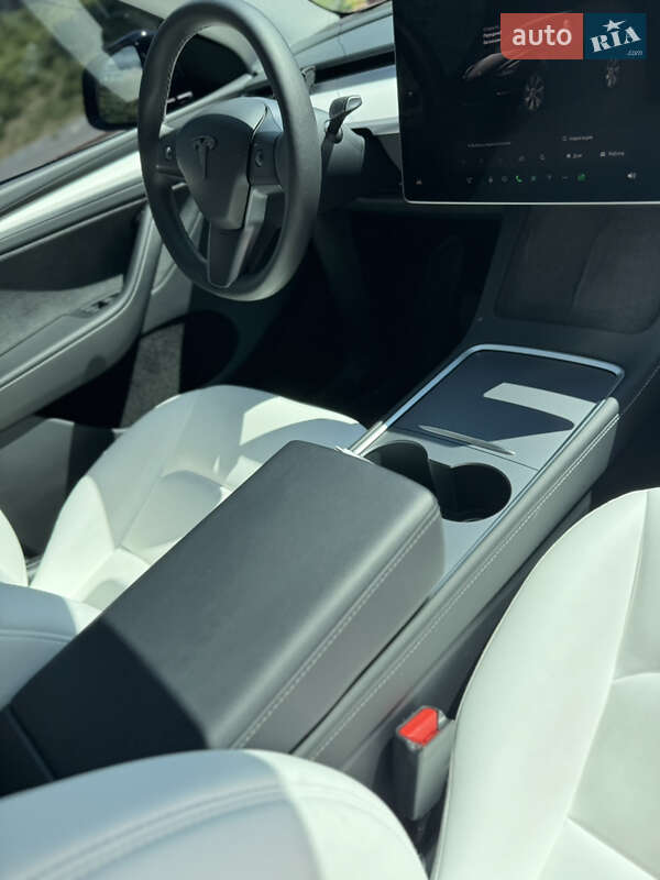 Внедорожник / Кроссовер Tesla Model Y 2023 в Киеве