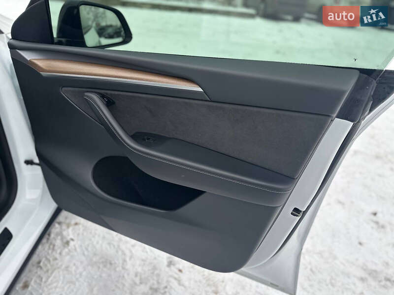 Внедорожник / Кроссовер Tesla Model Y 2022 в Киеве