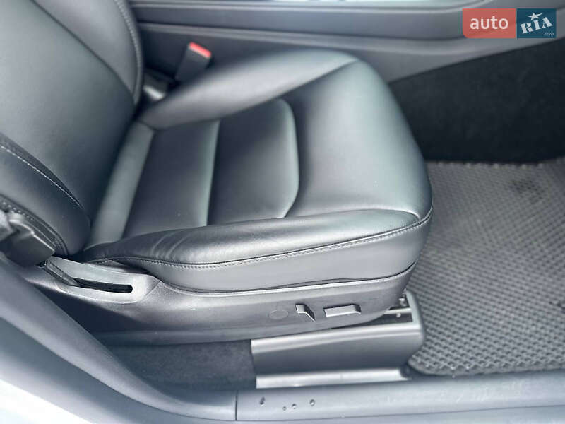 Внедорожник / Кроссовер Tesla Model Y 2022 в Киеве