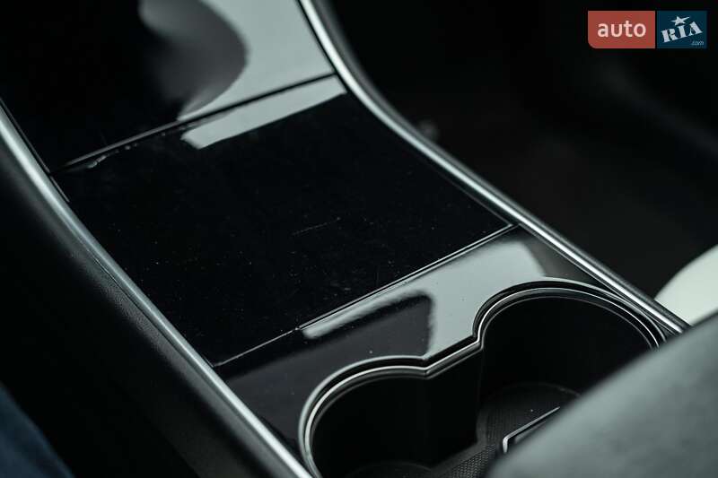 Позашляховик / Кросовер Tesla Model Y 2020 в Чернівцях фото 35 Позашляховик / Кросовер Tesla Model Y 2020 в Чернівцях