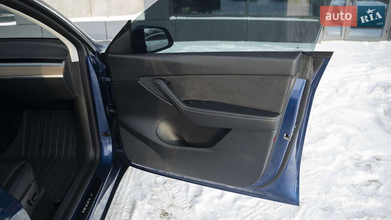 Внедорожник / Кроссовер Tesla Model Y 2022 в Киеве