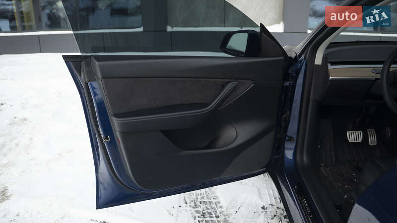 Внедорожник / Кроссовер Tesla Model Y 2022 в Киеве