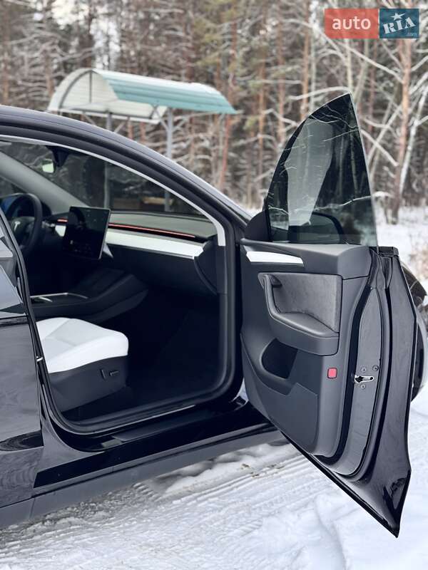 Внедорожник / Кроссовер Tesla Model Y 2024 в Харькове