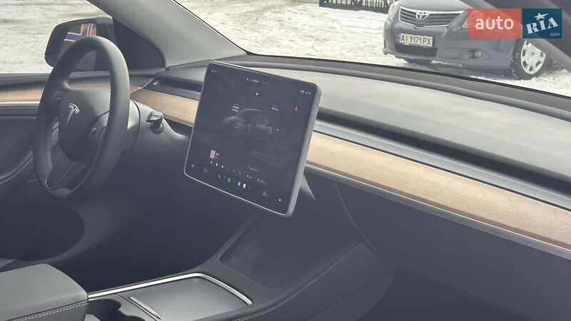 Внедорожник / Кроссовер Tesla Model Y 2024 в Киеве