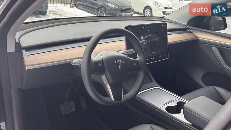 Внедорожник / Кроссовер Tesla Model Y 2024 в Киеве