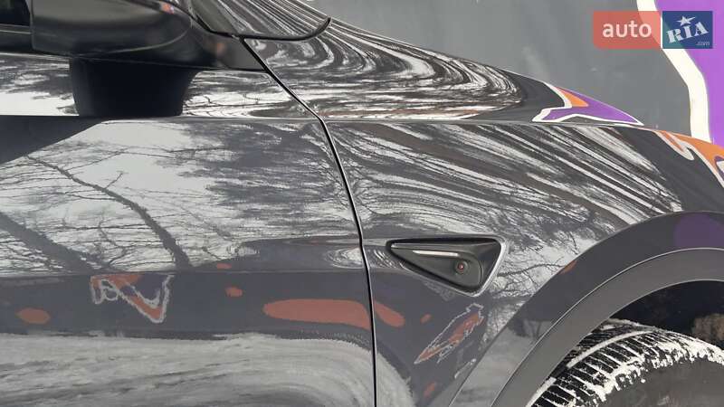 Внедорожник / Кроссовер Tesla Model Y 2024 в Киеве