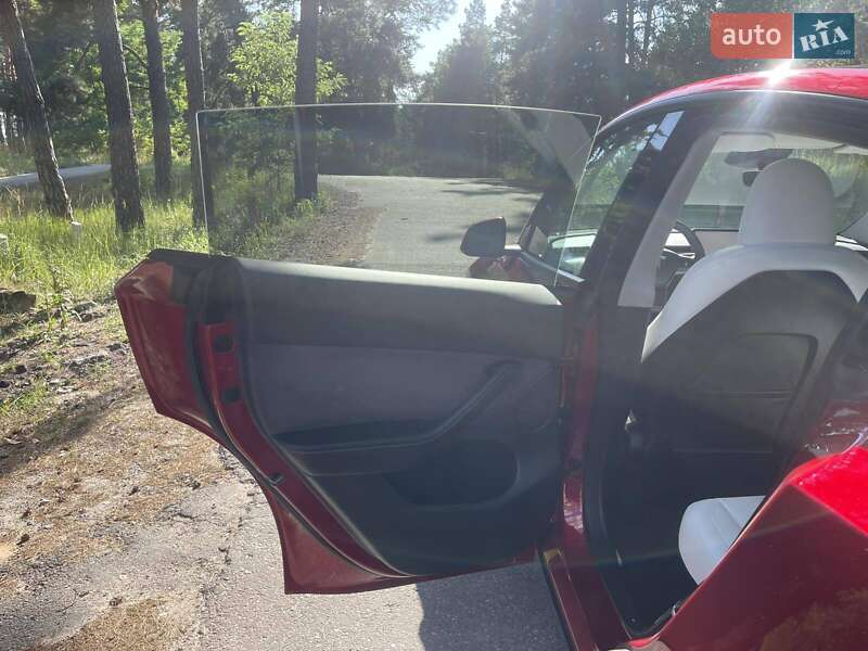 Внедорожник / Кроссовер Tesla Model Y 2024 в Киеве