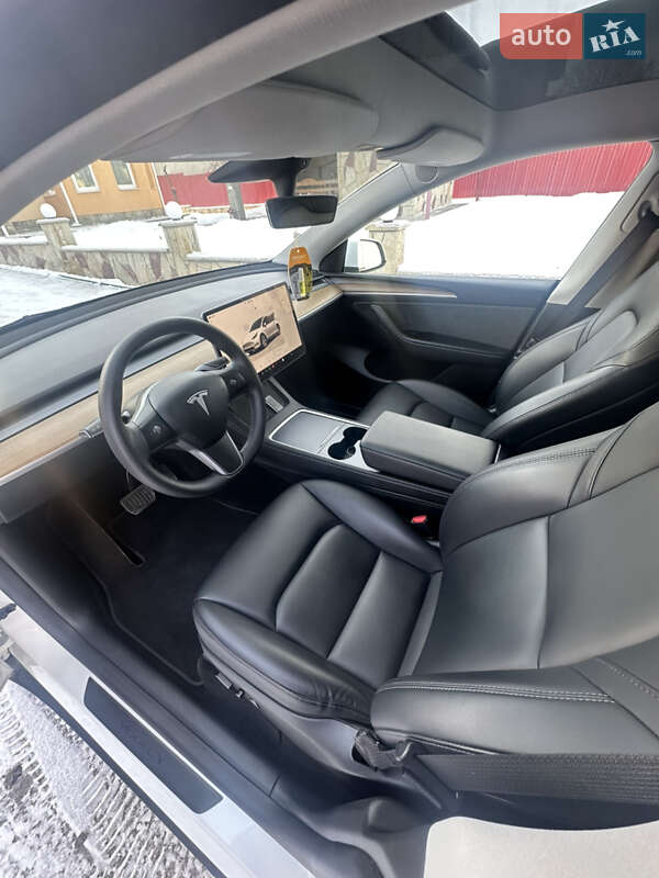 Внедорожник / Кроссовер Tesla Model Y 2023 в Тернополе