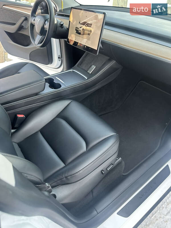 Внедорожник / Кроссовер Tesla Model Y 2023 в Тернополе